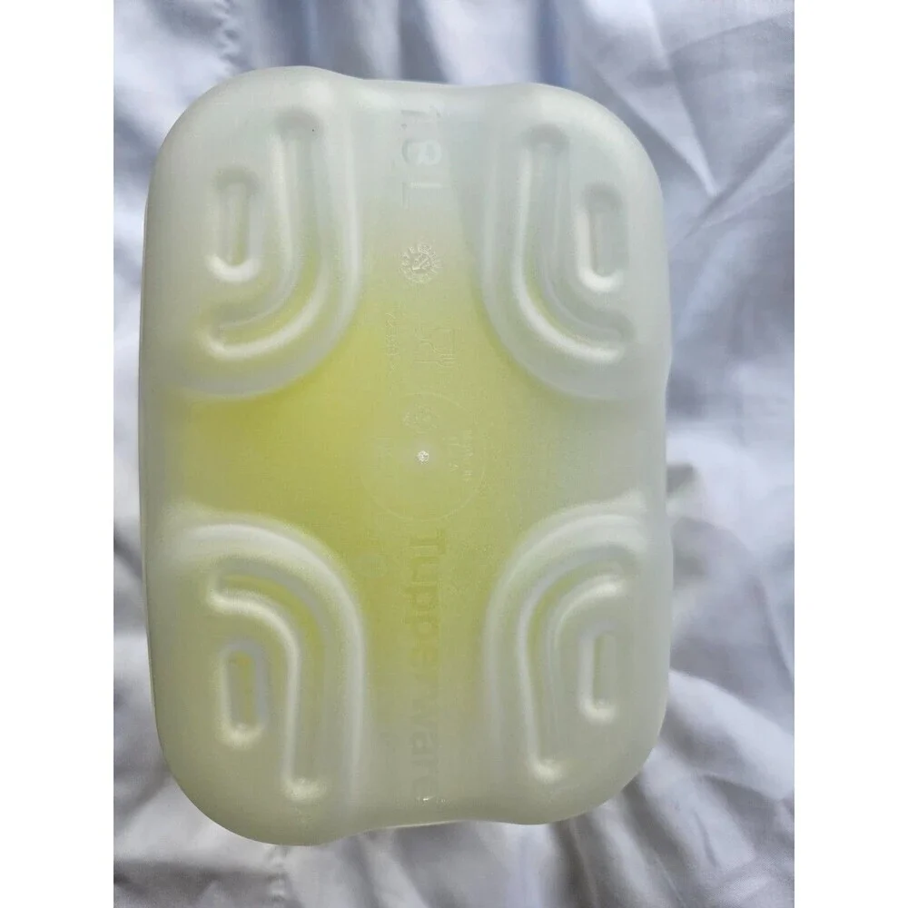 Tupperware‎ Fridgesmart  Small Deep Container 1.8 L ~ 1 3/4 Qt